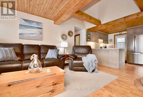 #8 -1054 Cove Rd, Muskoka Lakes, ON - Indoor Photo Showing Living Room