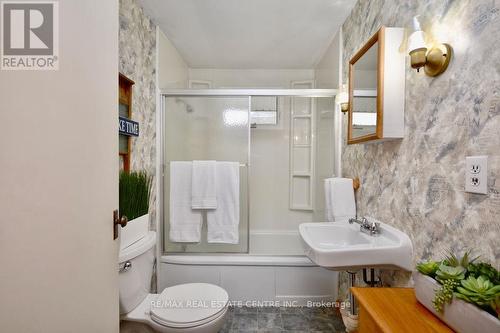 #8 -1054 Cove Rd, Muskoka Lakes, ON - Indoor Photo Showing Bathroom
