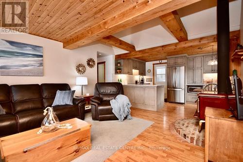 8 - 1054 Cove Road, Muskoka Lakes, ON - Indoor Photo Showing Dining Room