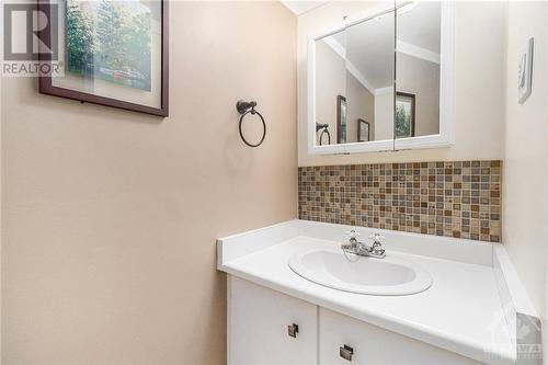 21 Midland Crescent Unit#74, Ottawa, ON - Indoor Photo Showing Bathroom