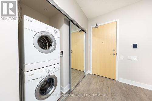 1409 - 30 Roehampton Avenue S, Toronto, ON - Indoor Photo Showing Laundry Room
