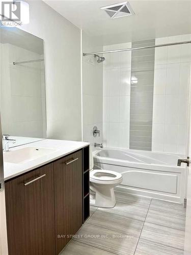 #402 -435 Richmond St W, Toronto, ON - Indoor Photo Showing Bathroom