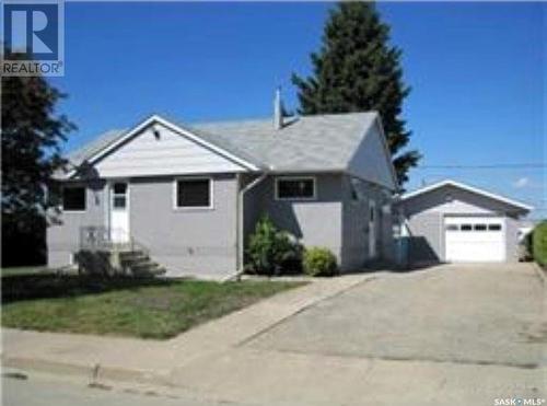 608 B Avenue W, Wynyard, SK - Outdoor With Facade