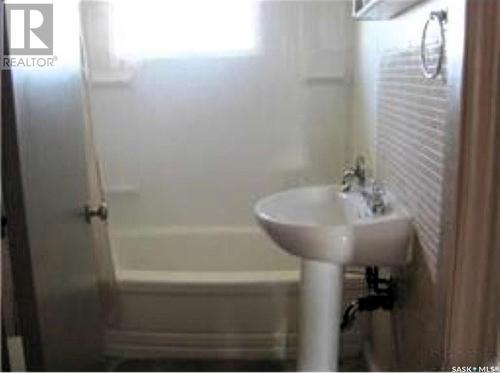 608 B Avenue W, Wynyard, SK - Indoor Photo Showing Bathroom