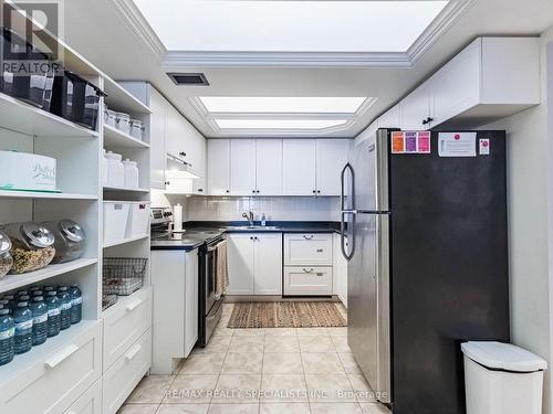 306 - 21 George Street, Aurora, ON - Indoor Photo Showing Kitchen