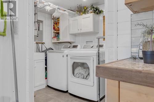 3105 Shannon Place, West Kelowna, BC - Indoor Photo Showing Laundry Room