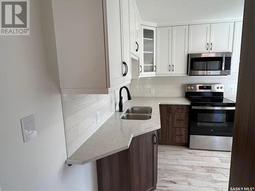 2811 Fleury Street, Regina, SK - Indoor Photo Showing Kitchen With Double Sink