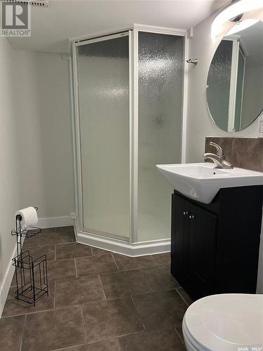 2811 Fleury Street, Regina, SK - Indoor Photo Showing Bathroom