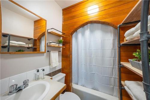 137 Prospect Avenue, Russell, MB - Indoor Photo Showing Bathroom