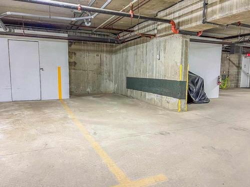 1350 Huron Street, Kenora, ON - Indoor Photo Showing Garage