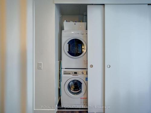 2710-185 Roehampton Ave, Toronto, ON - Indoor Photo Showing Laundry Room