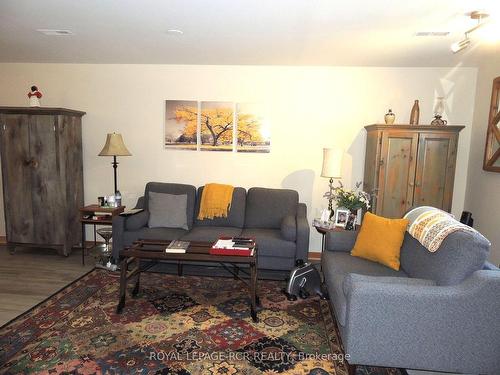 167 Stanley Dr, Grey Highlands, ON - Indoor Photo Showing Living Room