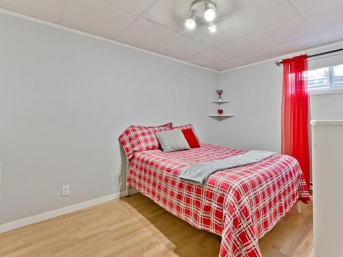 Bedroom - 122 Boul. Fortier, Saint-Isidore-De-Clifton, QC - Indoor Photo Showing Bedroom