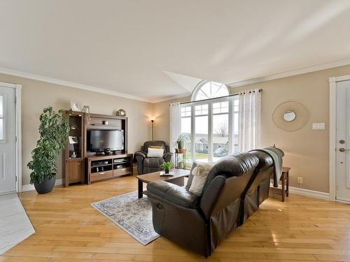 Salon - 122 Boul. Fortier, Saint-Isidore-De-Clifton, QC - Indoor Photo Showing Living Room