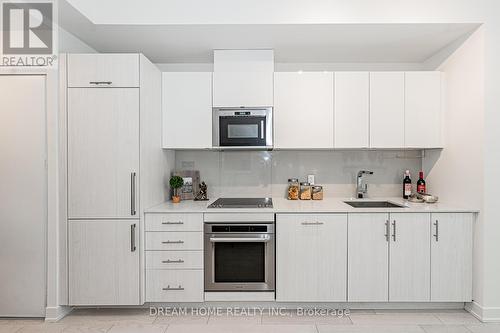 1617 - 330 Richmond Street W, Toronto, ON - Indoor Photo Showing Kitchen