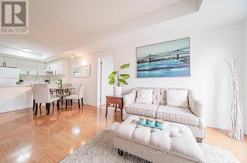 #321 -2351 Kennedy Rd, Toronto, ON - Indoor Photo Showing Living Room