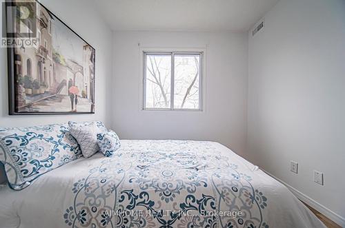 321 - 2351 Kennedy Road, Toronto, ON - Indoor Photo Showing Bedroom