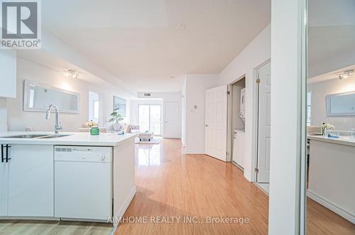 321 - 2351 Kennedy Road, Toronto, ON - Indoor Photo Showing Kitchen
