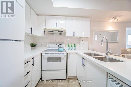 #321 -2351 Kennedy Rd, Toronto, ON - Indoor Photo Showing Kitchen With Double Sink