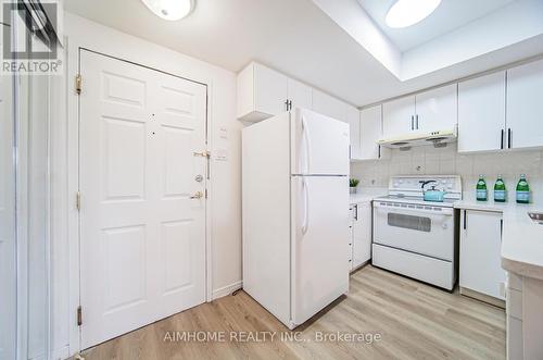 321 - 2351 Kennedy Road, Toronto, ON - Indoor Photo Showing Kitchen