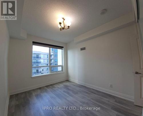 #910 -7165 Yonge St, Markham, ON - Indoor Photo Showing Other Room