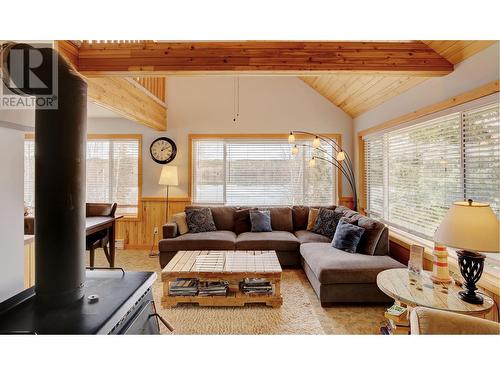 6613 Millar Road, Horsefly, BC - Indoor Photo Showing Living Room
