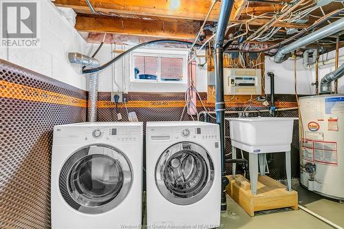 1427 Felix, Windsor, ON - Indoor Photo Showing Laundry Room