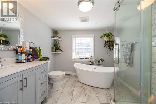470 15Th Street W, Owen Sound, ON - Indoor Photo Showing Bathroom