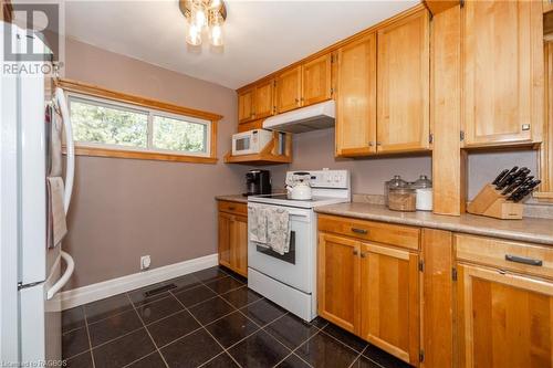 470 15Th Street W, Owen Sound, ON - Indoor Photo Showing Kitchen