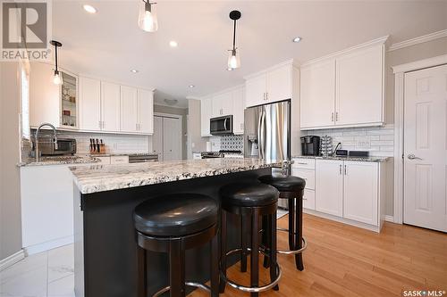 290 Symons Bay, Estevan, SK - Indoor Photo Showing Kitchen With Upgraded Kitchen