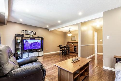 2197 Mountain Grove Avenue, Burlington, ON - Indoor Photo Showing Living Room