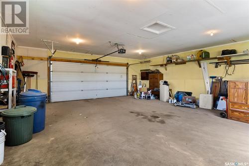 227 & 229 Lakeview Avenue, Saskatchewan Beach, SK - Indoor Photo Showing Garage
