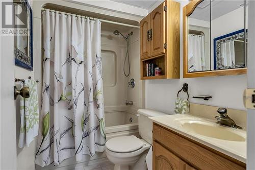 1724 Cumberland Street, Cornwall, ON - Indoor Photo Showing Bathroom