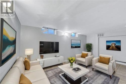 309 Leslie Street, Sudbury, ON - Indoor Photo Showing Living Room