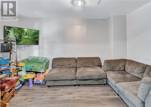 309 Leslie Street, Sudbury, ON - Indoor Photo Showing Living Room