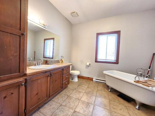 Bathroom - 469Z  - 471Z Ch. Du Lac-Duhamel, Mont-Tremblant, QC - Indoor Photo Showing Bathroom