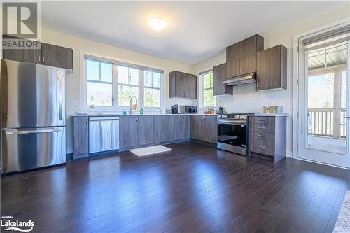 Spacious Kitchen - with stone countertops - 1020 Ridgeline Drive, Lake Of Bays (Twp), ON - Indoor Photo Showing Kitchen