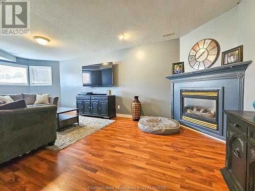 258 Greenfield Lane, Chatham, ON - Indoor Photo Showing Living Room With Fireplace