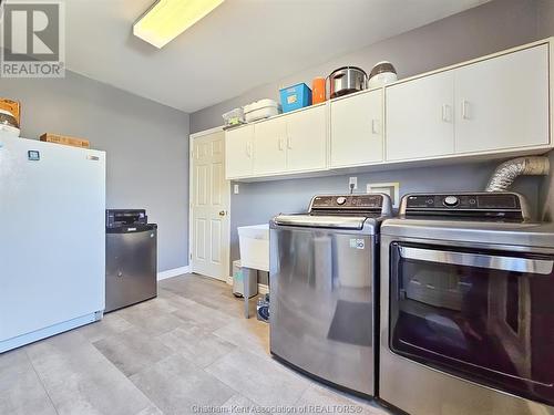 258 Greenfield Lane, Chatham, ON - Indoor Photo Showing Laundry Room