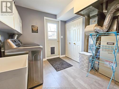 258 Greenfield Lane, Chatham, ON - Indoor Photo Showing Laundry Room