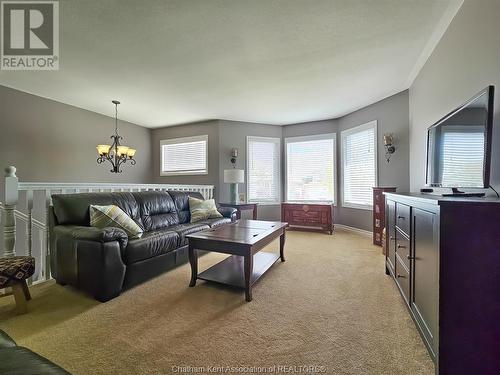 258 Greenfield Lane, Chatham, ON - Indoor Photo Showing Living Room