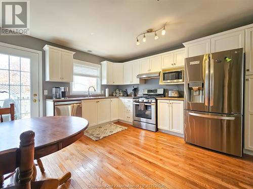 258 Greenfield Lane, Chatham, ON - Indoor Photo Showing Kitchen