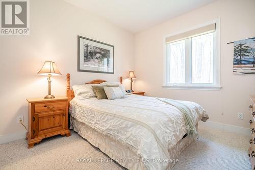 10 Meadowbrook Blvd, Tiny, ON - Indoor Photo Showing Bedroom