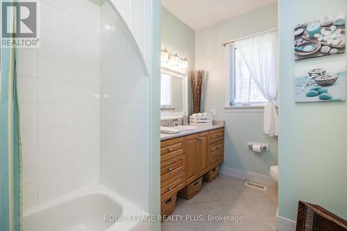 10 Meadowbrook Blvd, Tiny, ON - Indoor Photo Showing Bathroom