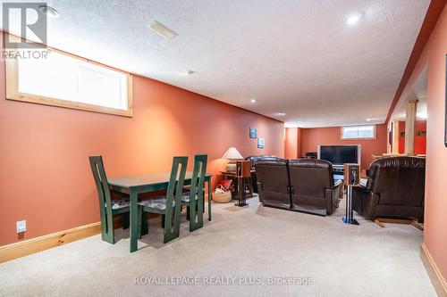 10 Meadowbrook Boulevard, Tiny, ON - Indoor Photo Showing Other Room