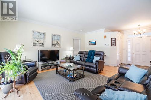 10 Meadowbrook Blvd, Tiny, ON - Indoor Photo Showing Living Room