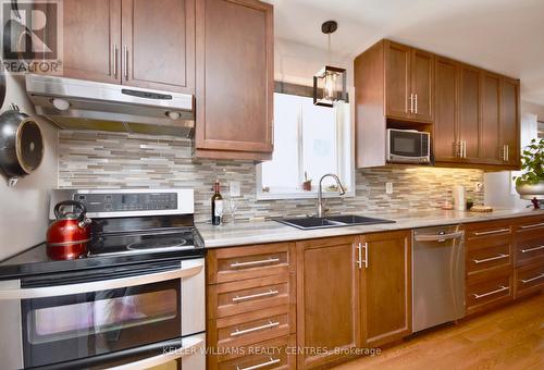67 Moir Cres, Barrie, ON - Indoor Photo Showing Kitchen With Double Sink With Upgraded Kitchen