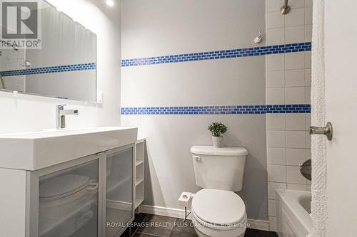 #2 -465 Woodview Rd, Burlington, ON - Indoor Photo Showing Bathroom