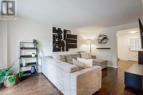 #2 -465 Woodview Rd, Burlington, ON - Indoor Photo Showing Living Room