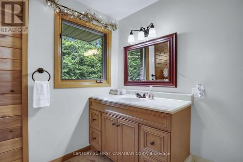 25510 Silver Clay Line, West Elgin, ON - Indoor Photo Showing Bathroom